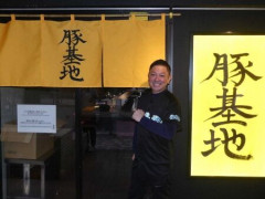 【朗報】元ヤクルト選手、二郎系ラーメン「豚基地」オープンへ