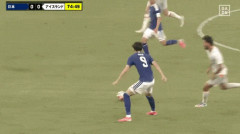 ◆Gif小ネタ◆中央で受けた久保建英引っ張られながらテクでくるくる回って2人外し3人目もぶち抜いたのに主審がファールの笛を吹いてしまう