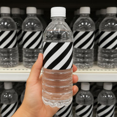 ドンキが白黒包装の低価格PB ナフサ不足逆手に、水500mlで40円   |  40円って原価どうなってるんだよ
