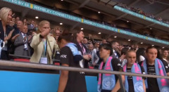 【女子サッカー】「また？」長谷川唯がトロフィーを手にした途端...日本人選手を露骨に“無視”するカメラワークにSNS騒然（動画あり）