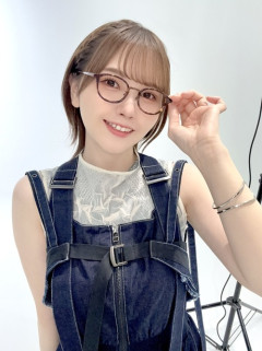 【画像】声優の鬼頭明里さん、メガネの愛眼とコラボｗｗｗｗ