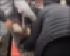 【悲報】線路に落ちたJKを助けたおぢ達、JKに触りすぎだと大炎上してしまうｗｗｗｗｗｗｗｗｗｗｗｗｗ