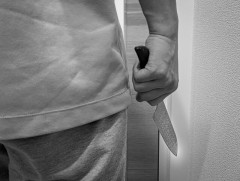 父親「兄が弟に刺された」37歳の弟を現行犯逮捕　40歳の兄は死亡