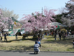 【悲報】自衛隊員、基地の外を歩く「行進露営」の訓練中に30人が体調不良になり14人が熱中症へ