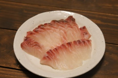 【悲報】「イズミダイ」とかいう謎の寿司ネタを食べたワイ、真実を知り吐く🤮