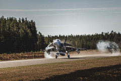 スウェーデン国防軍、グリペン戦闘機での短距離滑走路運用訓練を実施！