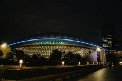 ｢嵐｣の東京ドームでの最終公演に侵入容疑で70歳代男ら3人逮捕｢ファンだった｣ ヘルメットで作業員装ったり､業者の職員証悪用