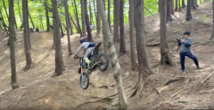 【閲覧注意】バイク乗りの集団、命知らずだったことが判明してしまう・・・