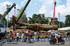 【画像】インドでリオネル・メッシの巨大像撤去…なぜインドにメッシの巨像がｗｗｗｗｗｗｗ