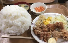 【悲報】高知中央高校さん、200円食べ放題の食堂を廃止してコンビニ対応へ