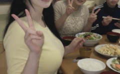 爆美女「JK時代に日本でホームステイした時のJapaneseFamilyの写真。みんな元気かな」→