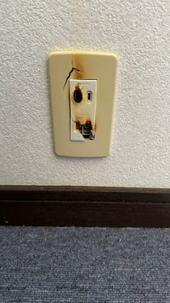 【戦慄】劣化した壁コンセントvs劣化した電源タップ×大電流を流すエアコン
