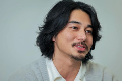 東出昌大から突然のお知らせ　「音信不通になります。それでは皆さまお元気で！」