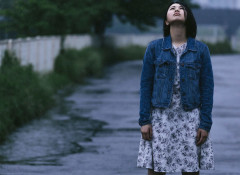 男性の年収中央値は420万円、女性は290万円。今の日本ではフルタイムで働いても「普通」の暮らしができない