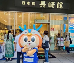 東京・日本橋の長崎アンテナショップのリニューアルでヴィヴィくん来場イベント　大勢のファン集まり大盛況に