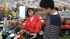 【悲報】アルバイトさん「日本人は自分で商品探さずバイトに場所を聞く」・・・・・・・・・