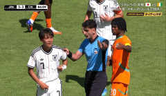【悲報】U-19日本代表MFさん、1枚目イエッッッーなのに退場させられてしまうｗｗｗｗｗｗｗｗｗｗ