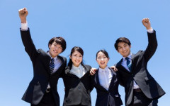 【悲報】24歳男性「新卒で入った会社を1カ月で辞めたらブラックしか採用されなくなった」