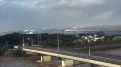 【映像】宮崎県、台風の影響で海がとんでもないことになってしまう…現実かよコレ！？