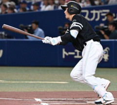 ソフトバンク小久保監督「ちょっと心配ですね」　山本祐大が左手首痛で病院で検査
