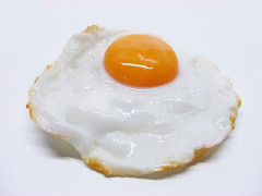 目玉焼きって両面焼く？