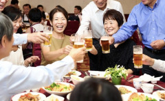 警察官「先日のあなたのクラスの同窓会のあと同級生が殺害されました」ワイ「…ちょっとまってくれ」→