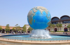 【夢の国】X民「東京ディズニーシーで外国人が通路を占拠しカップラーメン等を持ち込んで食ってるんだが…」