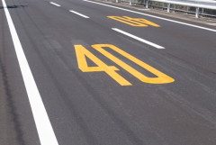 制限時速40kmの道路を40kmで運転してると煽られるんだが
