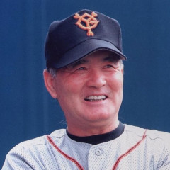 【悲報】巨人さん、長嶋茂雄さん一周忌の特別試合で14球退場の非常事態