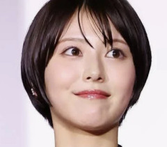 【画像】浜辺美波、華奢すぎてビールのCMが似合ってなさすぎるwww