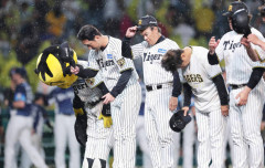 藤川球児監督、佐藤輝明のダブルエラーに「全く問題ない。チャージをかけさせているのはこちらですから」