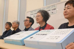 朝鮮学校への差別政策撤廃求めて国際組織が政府に署名4万5000筆提出