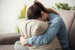 【気になる】結婚して5年経ったが、夫のFacebookに元カノの名前を見つけてしまった…夫のことは愛しているから、気になってしまう。