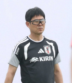◆画像◆森保一監督の花粉防護メガネがウルトラセブン臭い件ｗｗｗ