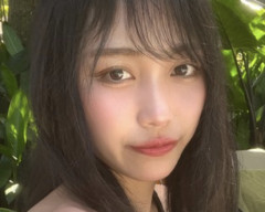 【画像】大食い美女、水着姿でトンデモない腹を見せつけてしまう