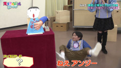 【画像】JCさん、スカートの中が見えそうになるも咄嗟にしゃがんで事なきを得る