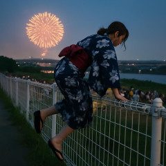 浴衣姿で次々フェンスを乗り越え...X動画が波紋 足立区の花火大会、荒川河川敷で何があったのか   #東京 |  足立区だからしょうがない