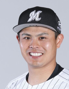 【球団発表】千葉ロッテは、育成 #山﨑剛（やまさき　つよし）選手と本日５日、支配下選手契約を結んだことを発表しました。