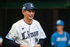 宝物「新庄監督5年でチーム再建すげー！！」 西口監督「1年で再建しましたが？😅」