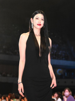 【画像】三吉彩花のドレス姿が話題「美の暴力」