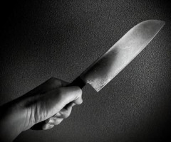 【悲報】北海道で包丁男が暴れ3人刺傷。女性1人が心肺停止に・・・・・