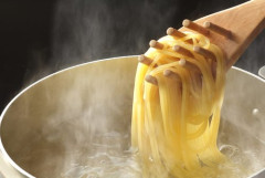 【悲報】「パスタ茹でるときお湯に塩を入れる意味」、お前らの31.8％が答えられないｗｗｗｗｗｗｗｗｗｗ