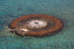 【困惑】世界「沖ノ鳥島は“岩”」日本「どう見ても“島”！」日本人「（岩だよなぁ）」