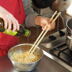 【悲報】パスタを箸で食べる奴の正体