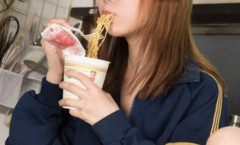 【驚愕】令和JKのカップヌードルの食べ方ｗｗｗｗｗｗｗｗｗ
