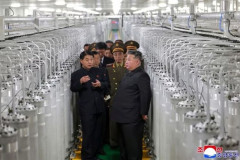 円筒形の遠心分離機がズラリ、北朝鮮の非核化は絶対あり得ない「国家核武力を幾何級数的に強化」！