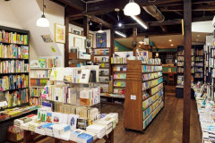 【悲報】全国の書店さん、ついに1万店を割ってしまう