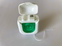 【警告】『フロス』してない人間の口の中、ガチでこれ →