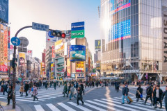 【悲報】東京の若者「金がない、闇バイトするか」田舎の老人「補助金と年金で巨大御殿暮らし！」←明らかにおかしいよな