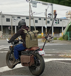 バイクの後ろになにか付けてんだけど何これ？